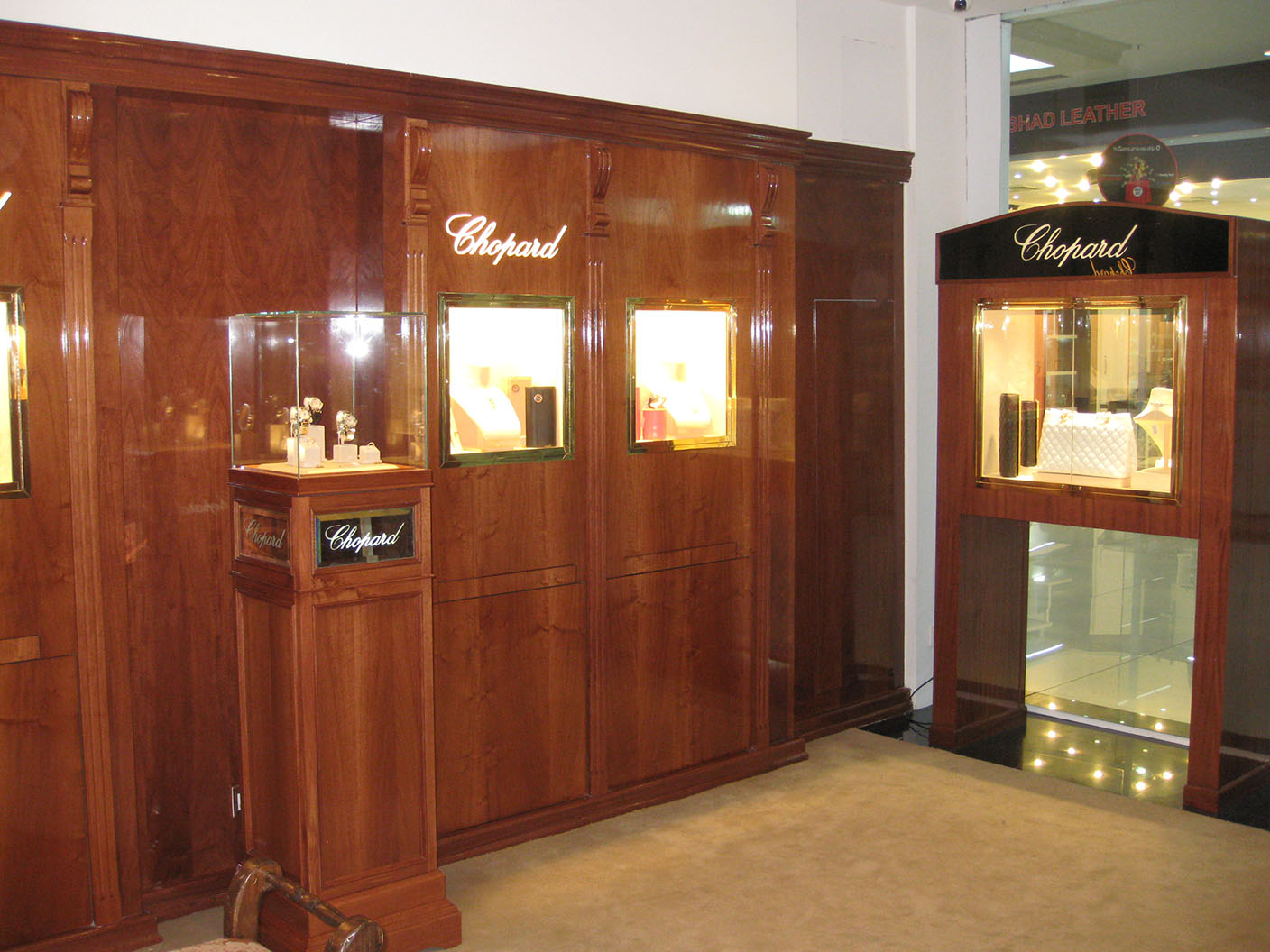 Chopard – Family Mall – CYC Construction & Interiors & WE DEFINE YOUR SPACE